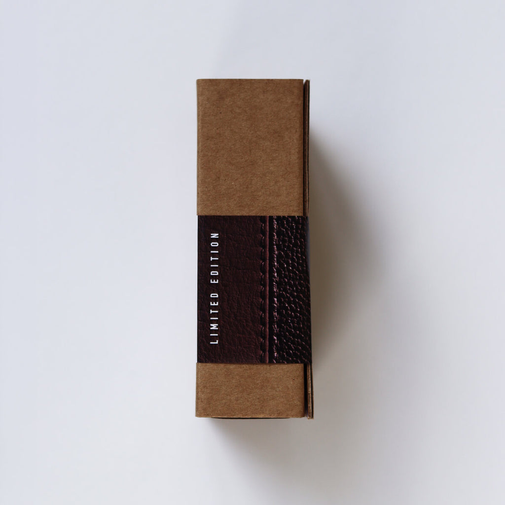 LEATHER COVER - Leather. Iris. Vanilla.
